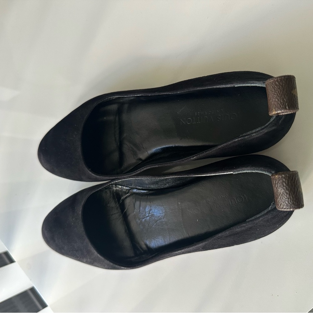 Louis Vuitton Suede flats